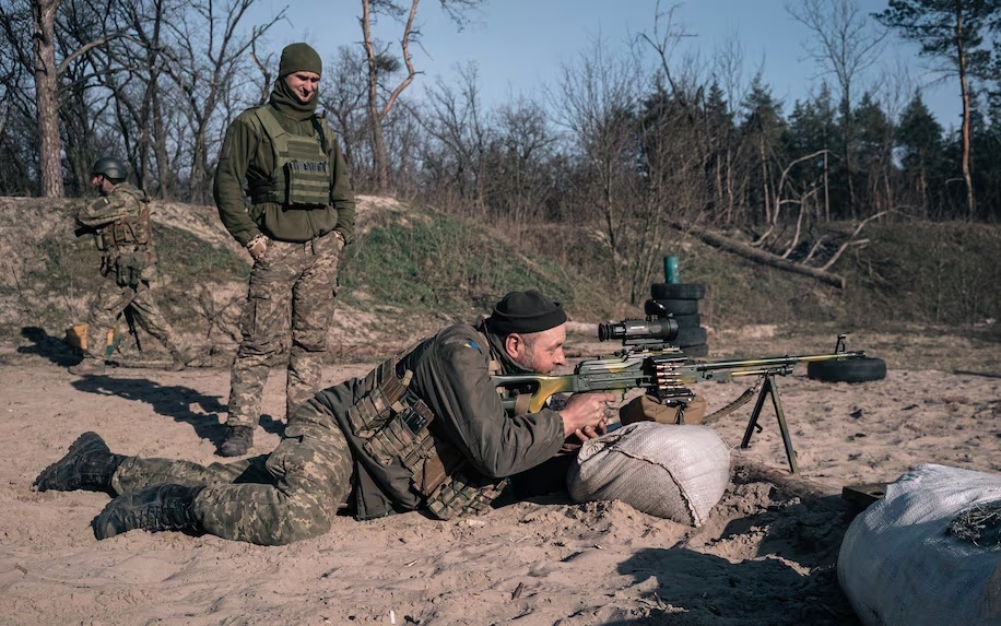 Quân đội Ukraine thiếu đạn và mất nhiều binh sĩ có kinh nghiệm khi đối đầu Nga